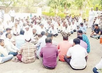 संगमनेर गायरान जमिनीतील अतिक्रमण काढण्याच्या उच्च न्यायालयाच्या आदेशानंतर जनता हवालदिल.