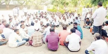 संगमनेर गायरान जमिनीतील अतिक्रमण काढण्याच्या उच्च न्यायालयाच्या आदेशानंतर जनता हवालदिल.