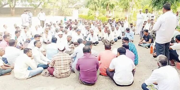 संगमनेर गायरान जमिनीतील अतिक्रमण काढण्याच्या उच्च न्यायालयाच्या आदेशानंतर जनता हवालदिल.