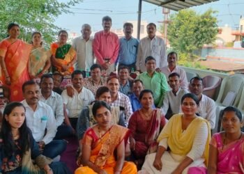 25 वर्षानंतर विद्यार्थी एकवटले वानाडोंगरी येथील महात्मा गांधी शाळेत घेतला कार्यक्रम.