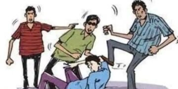 सिन्नर येथे सायकल वरून जाणाऱ्या तरुणास अडवून जबर मारहाण करत त्याचा मोबाइल फोन हिसकण्याचा प्रयत्न.