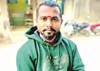 अस काय झाल की, नागमित्राने कोब्रा जातीच्या विषारी नागासमोर स्वताचा चेहरा नेत दंश करून घेत मरण पत्कारले.