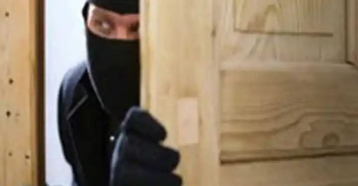 हॉटेल व्यवसायिक कर्जबाजारी झाल्याने बनला दरोडेखोर, सात दरोडेखोरांना पोलिसांनी ठोकल्या बेड्या.