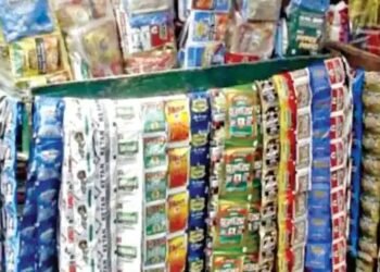 लोणी येथे पोलिस स्टेशनच्या हाकेच्या अंतरावर मोठ्या प्रमाणात गुटखा विक्री,  या अवैध गुटखा विक्रीला आशीर्वाद कुणाचा.