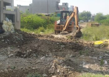 सामाजिक कार्यकर्ता उमेश इंगळे यांच्या मागणीला यश, मनपाने रस्त्याला मंजुरी देत रस्त्याच्या कामाची सुरुवात केली.