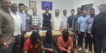 पुणे शहरात गजबजलेल्या भरवस्तीत दगडाने ठेचुन वार करुन दहशत निर्माण करून फरार झालेले मुख्य सुत्रधारासह २ सराईत गुन्हेगार १२ तासात गजाआड