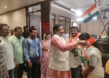 गोंडपिपरी येथे काँगेसला खिंडार; नगरसेवक दामप्त्यांचा कांग्रेस सोडून भाजपा मध्ये प्रवेश.