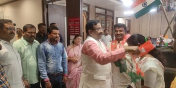 गोंडपिपरी येथे काँगेसला खिंडार; नगरसेवक दामप्त्यांचा कांग्रेस सोडून भाजपा मध्ये प्रवेश.