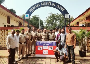 मुंढवा पोलीस स्टेशन यांनी अग्निशस्त्र बाळगणाऱ्या आरोपीच्या आवळल्या मुसक्या मुंढवा पोलीस ठाणेची ही एकाच महिन्यात दुसरी उल्लेखनीय कामगिरी, आता पर्यंत एकुण ०३ पिस्टल व ०५ जिवंत काडतुस केले जप्त.