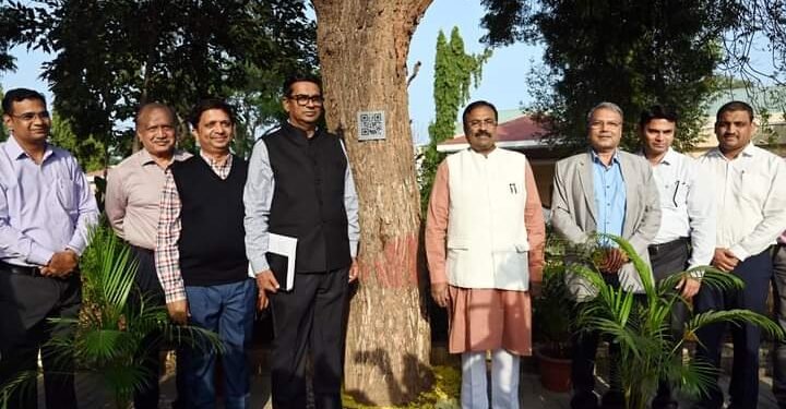 आता वृक्षच देईल स्वत:बद्दलची माहिती वन मंत्र्यांच्या हस्ते झाडा वरील ‘क्यूआर कोडचे’ लोकार्पण.