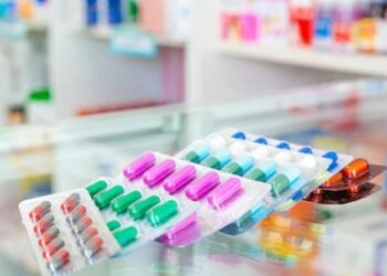 डॉक्टरांच्या सल्ल्याशिवाय औषध घेणं पडू शकतं महागात; दुष्परिणाम वाचून मेडिकलमध्ये जाणं स्वत:हून टाळाल