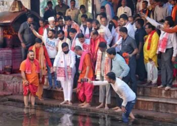 काय झाडी, काय डोंगार.’.चा मोह टाळला, 11 जणांनी मारली दांडी, कारणं आली समोर