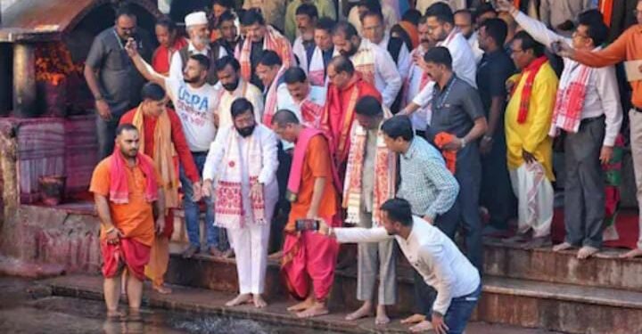 काय झाडी, काय डोंगार.’.चा मोह टाळला, 11 जणांनी मारली दांडी, कारणं आली समोर