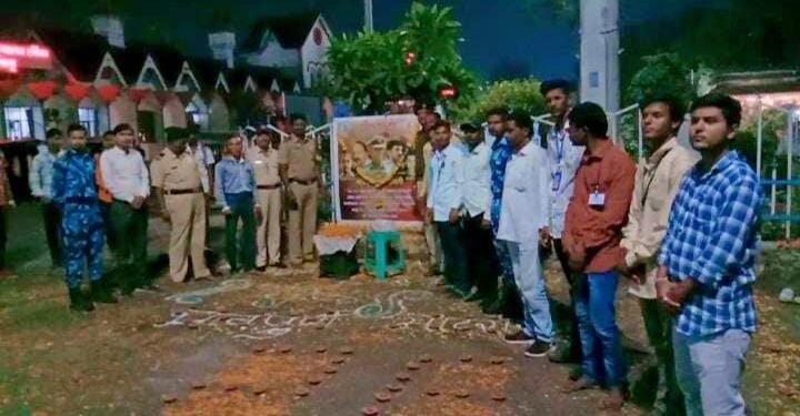 कोल्हापूर पोलीस मित्र संघ आणि स्पेशल कमांडो फोर्स तर्फे 26/11 हल्ल्यात शहीद जवानांना वाहली आदरांजली.