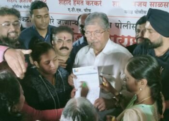 रामदेव यांनी दिला महिला बाबत विवादित बयान, पुण्यात वंचितचा पालकमंत्र्यांना घेराव, रामदेव बाबावर कारवाई करण्याची मागणी.