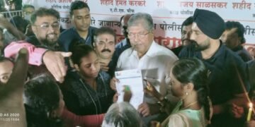 रामदेव यांनी दिला महिला बाबत विवादित बयान, पुण्यात वंचितचा पालकमंत्र्यांना घेराव, रामदेव बाबावर कारवाई करण्याची मागणी.