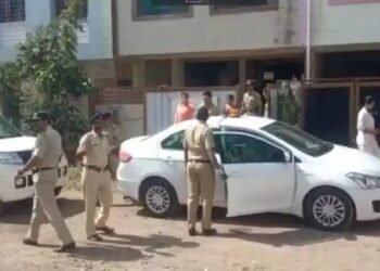 महाराष्ट्र हादळला, नाशिक येथील ज्ञानदीप आश्रम शाळेमध्ये 6 अल्पवयीन मुलीवर बलात्कार, शिक्षकच निघाला नराधम.