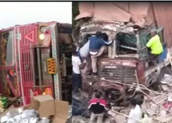 मुंबई पुणे एक्स्प्रेस वेवर खोपोली घाटात भीषण अपघात, 2 कंटेनर 100 फूट खोल दरीत कोसळले.