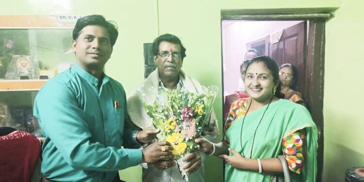 रुग्ण सेवेच्या जाणिवेतून ऋणानुबंध जपनारे डॉ. वसंत साळवे यांचा वाढदिवस साजरा.