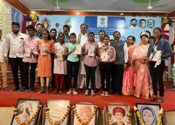 महात्मा ज्योतीबा फुले संशोधन व प्रशिक्षण संस्था महाज्योती या स्वायत्त संस्थे मार्फत इतर मागास वर्गातील ६०१ विद्यार्थ्यांना मोफत टॅब वाटप.