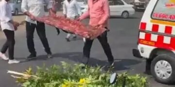 राहुरी ट्रॅक्टर ट्रेलरचा कट लागल्याने दुचाकीचा अपघात, दुचाकीस्वाराचा जागीच मृत्यू, पत्नी जखमी.