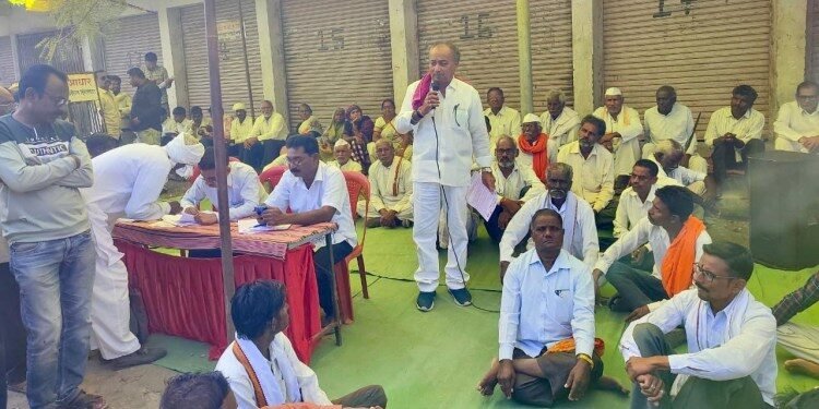 शेतकऱ्यांना अतिवृष्टीची नुकसान भरपाई तीन हेक्टर पर्यंत १०० टक्के द्या- माजी आमदार प्रा.राजू तिमांडे. माजी आमदार प्रा.राजू तिमांडे यांच्या नेतृत्वात धरणे आंदोलन.