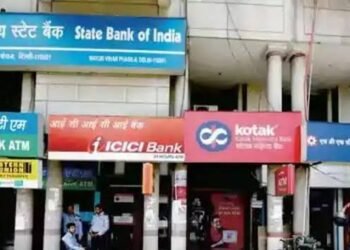 शेतकऱ्याच्या अतिवृष्टी अनुदान वितरण करणात दिरंगाई करणाऱ्या बँकांवर होणार आता कारवाई.