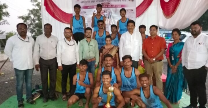 बीड: आदित्य कृषी महाविद्यालयाला मिळाले आंतर महाविद्यालय खोखो क्रीडा स्पर्धेत उपवीजेतेपद.