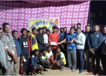 भगवान बिरसा मुंडा जयंती निमित्य दादालोरा खिडकीच्या माध्यमातून राजाराम (खां)येथे व्हॅलीबाल स्पर्धा.