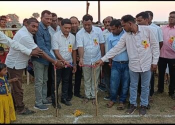 मलेझरी येथील कबड्डी सामन्याचे माजी आमदार दिपक दादा आत्राम यांच्या हस्ते उदघाटन.