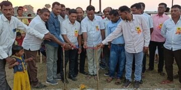 मलेझरी येथील कबड्डी सामन्याचे माजी आमदार दिपक दादा आत्राम यांच्या हस्ते उदघाटन.