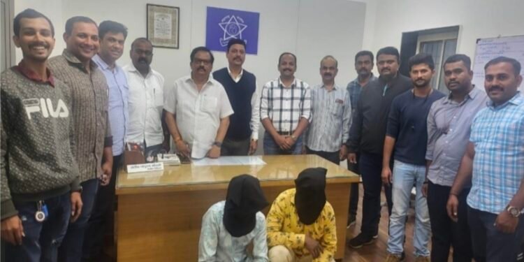 पुणे शहरात पीएमटी / पीएमपीएमएल बसमध्ये प्रवाश्यांची लटु करणारे अट्टल गुन्हेगार अटक त्यांचेकडुन ५ गुन्हे उघड ९६,०००/- रुमाल जप्त