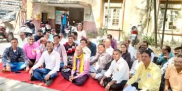 पशुसंवर्धन विभागातील कर्मऱ्यांची पदे कमी करत असल्यामुळे पशुसंवर्धन कर्मचारी संघाचे कामबंद आंदोलन.