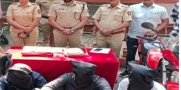 व्हेल माशाच्या उलटीची (Ambergris) तस्करी करणारे डेक्कन पोलीसांच्या जाळ्यात