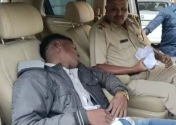 अहमदनगर जिल्हाधिकारी कार्यालयात, सरपंचाने प्राशन केले विष, संपूर्ण जिल्हा प्रशासनात खळबळ.