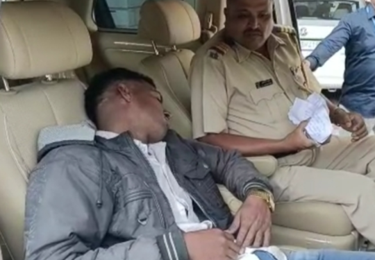 अहमदनगर जिल्हाधिकारी कार्यालयात, सरपंचाने प्राशन केले विष, संपूर्ण जिल्हा प्रशासनात खळबळ.