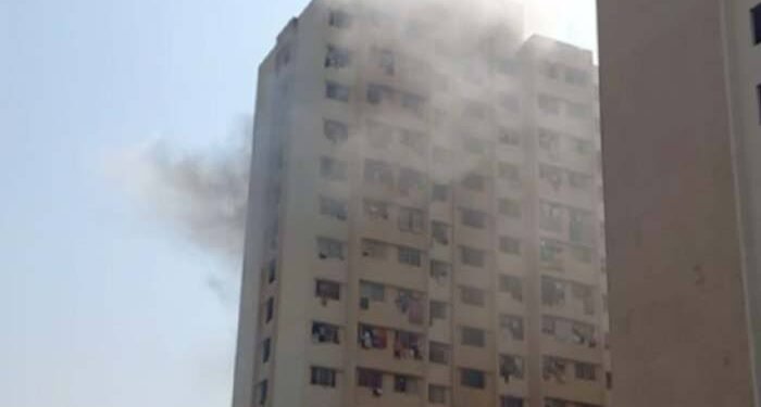 पुणे येथील कोथरुड येथील आलिशान इमारतीला गॅस सिलेंडरचा स्फोटामुळे भीषण आग.