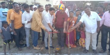 बोरी येते ग्रामीण व्हॉलीबॉल सामन्याचे माजी आमदार दिपक दादा आत्राम यांच्या हस्ते उदघाटन.