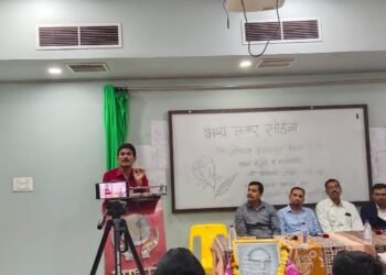 सुबोध अभ्यासिकेद्वारा आयोजित श्रीकांत पेंदाम यांचा सत्कार सोहळा, स्पर्धा परीक्षेच्या यशातच आई वडिलांचे समाधान: दिपेश ठाकरे