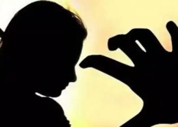 अल्पवयीन मुलीला एका खोलीत डांबून तिच्यावर अत्याचार आरोपी नराधम पुरुष आणि महिलेला दहा वर्षे सक्तमजुरीची शिक्षा.