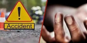 वेगवान दुचाकीवरील नियंत्रण सुटल्याने दुचाकी वृक्षावर आदळून विनाहेल्मेट दुचाकी चालविणाऱ्या स्वाराचा मृत्यू.