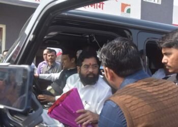 मुख्यमंत्री व उपमुख्यमंत्री यांनी केली वर्धा जिल्ह्यात समृद्धी महामार्गाची पाहणी उपमुख्यमंत्र्यांनी स्वतः चालविले वाहन.