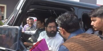 मुख्यमंत्री व उपमुख्यमंत्री यांनी केली वर्धा जिल्ह्यात समृद्धी महामार्गाची पाहणी उपमुख्यमंत्र्यांनी स्वतः चालविले वाहन.