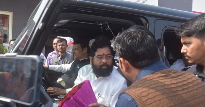 मुख्यमंत्री व उपमुख्यमंत्री यांनी केली वर्धा जिल्ह्यात समृद्धी महामार्गाची पाहणी उपमुख्यमंत्र्यांनी स्वतः चालविले वाहन.