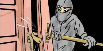 संगमनेर तालुक्यातील सादतपूर येथे घरफोडी, पैसे आणि सोने घेऊन चोरटे पसार.