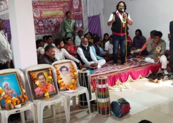 सातनवरी (टोली) येथे लोक कलावंतांचा जिल्हास्तरीय भव्य मेळावा संपन्न.