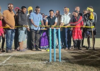 बुर्क मलमपल्ली (टोला) येथील रात्रकालीन टेनिस बॉल यार्ड सर्कल सामन्याचे माजी आमदार दिपक दादा आत्राम यांच्या हस्ते उदघाटन.