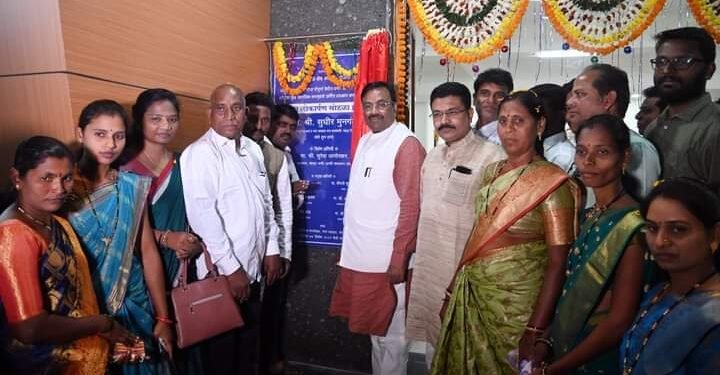 सामाजिक सभागृह हे विचार प्रबोधनाचे केंद्र व्हावे: पालकमंत्री सुधीर मुनगंटीवार