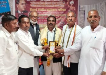 विदर्भ कलाकार परिषदेच्या वतीने महाराष्ट्र संदेश न्युजचे विदर्भ ब्यूरो चीफ निर्भीड पत्रकार युवराज मेश्राम यांचा जंगी सत्कार.