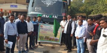 अभ्यास दौऱ्यासाठी बारामतीला ६० शेतकरी रवाना : आ. सुभाष धोटेंनी दाखवली हिरवी झंडी.